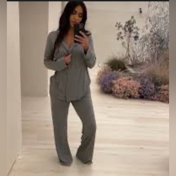 SKIMS**RARE** Long Sleeve Sleep Set-FOSSIL-XS-BNWT - Picture 9 of 9